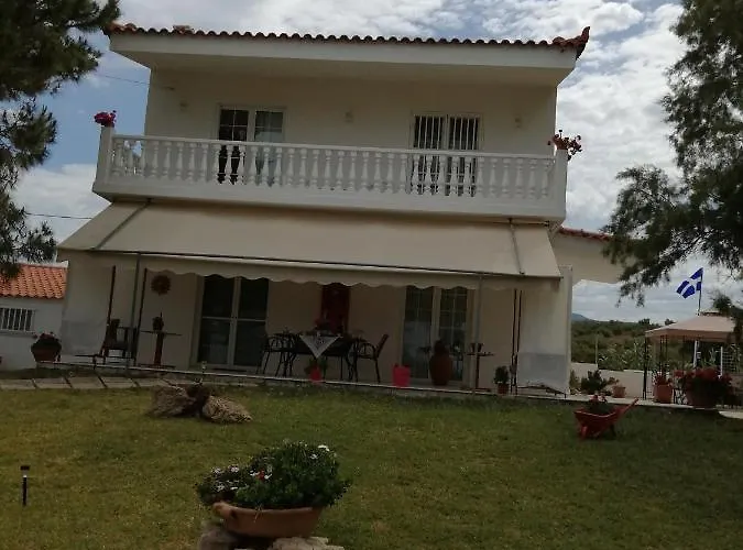 Spiti Me Thea Filiatra